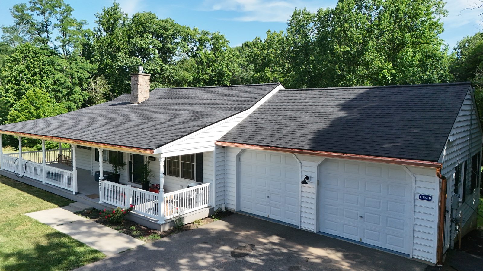 Shingle roof surrounded by mature trees in Mohnton, PA ahead of leaf drop